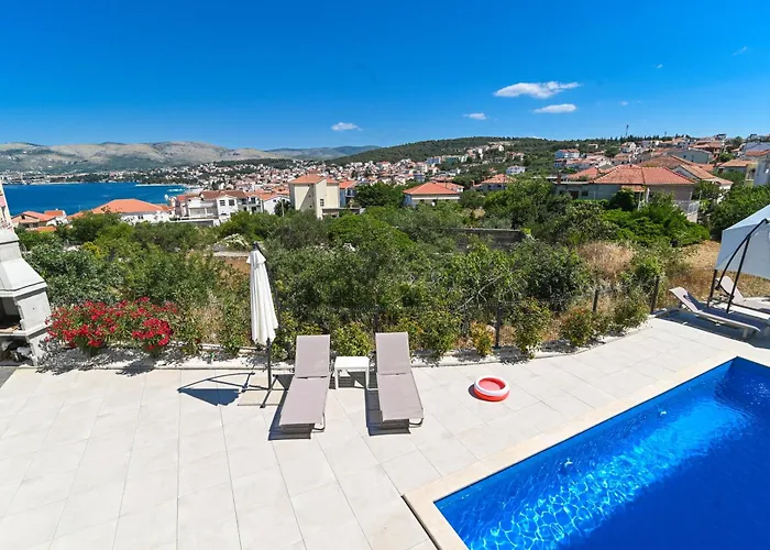 Dreams With Pool, Private Terrace, Sea View, Jacuzzi Daire Trogir