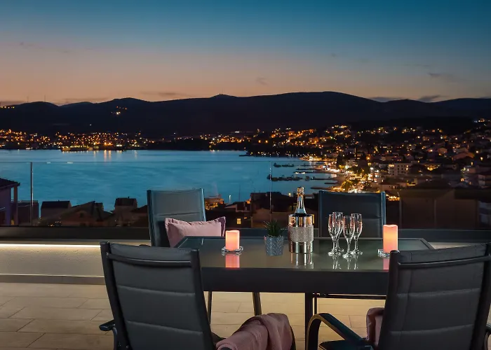 Dreams With Pool, Private Terrace, Sea View, Jacuzzi Daire Trogir