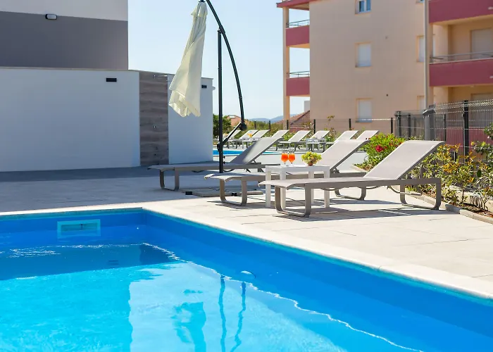 Dreams With Pool, Private Terrace, Sea View, Jacuzzi Daire Trogir