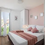 Apartment Dreams With Pool, Private Terrace, Sea View, Jacuzzi Trogir