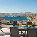 Apartment Dreams With Pool, Private Terrace, Sea View, Jacuzzi *