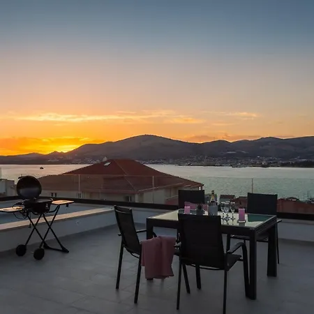 Luxury Penthouse Pool, Private Terrace, Sea View, Jacuzzi