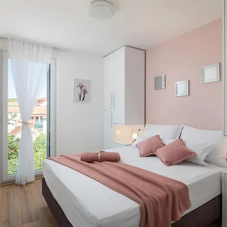 Apartment Luxury Dreams In Okrug With Swimming Pool, Sea View, Wifi, Parking Trogir