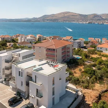Luxury Penthouse Pool, Private Terrace, Sea View, Jacuzzi *