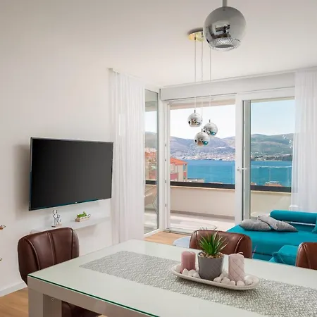 Luxury Penthouse Pool, Private Terrace, Sea View, Jacuzzi アパート