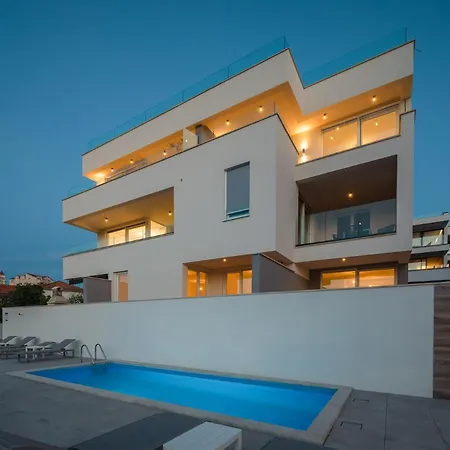 アパート Luxury Penthouse Pool, Private Terrace, Sea View, Jacuzzi トロギール