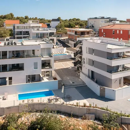 Daire Luxury Penthouse Pool, Private Terrace, Sea View, Jacuzzi Trogir