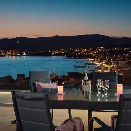 Daire Luxury Penthouse Pool, Private Terrace, Sea View, Jacuzzi *