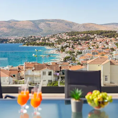 Daire Luxury Penthouse Pool, Private Terrace, Sea View, Jacuzzi Trogir
