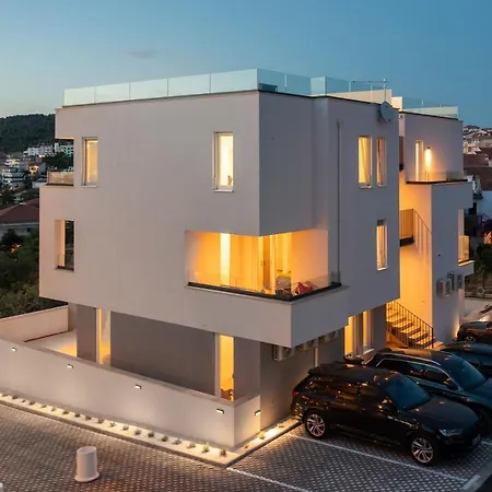 Luxury Penthouse Pool, Private Terrace, Sea View, Jacuzzi Daire