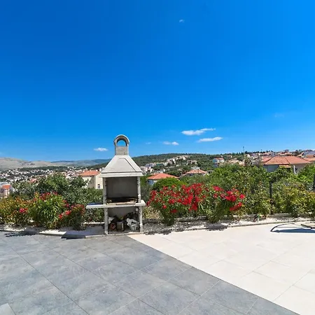 Luxury Penthouse Pool, Private Terrace, Sea View, Jacuzzi アパート