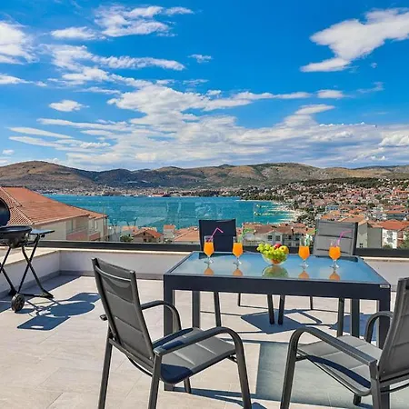 Apartment Luxury Penthouse Pool, Private Terrace, Sea View, Jacuzzi Trogir