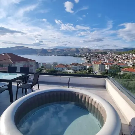 Apartment Luxury Penthouse Pool, Private Terrace, Sea View, Jacuzzi Trogir