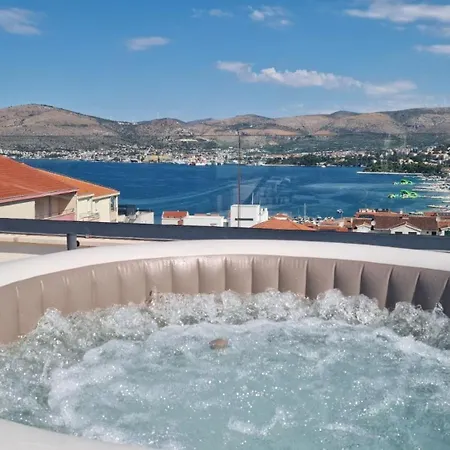 Luxury Penthouse Pool, Private Terrace, Sea View, Jacuzzi