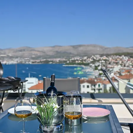 Luxury Penthouse Pool, Private Terrace, Sea View, Jacuzzi Apartment *