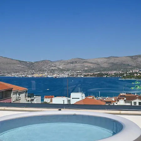 Luxury Penthouse Pool, Private Terrace, Sea View, Jacuzzi