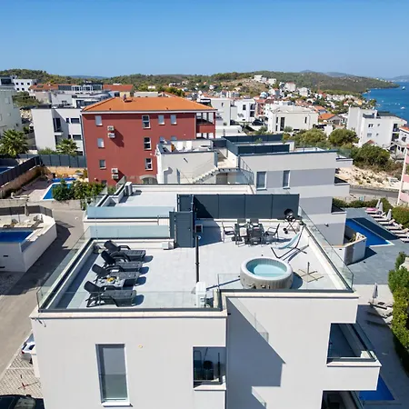 Luxury Penthouse Pool, Private Terrace, Sea View, Jacuzzi