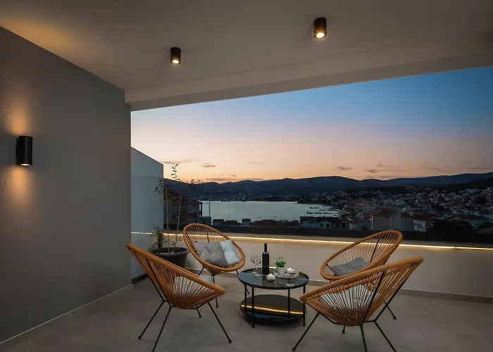 Dreams With Pool, Private Terrace, Sea View, Jacuzzi Apartament *