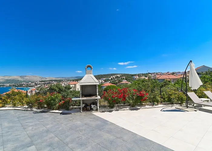 Dreams With Pool, Private Terrace, Sea View, Jacuzzi Apartament